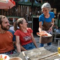 Pause auf der Scharnitzer Alm.jpg