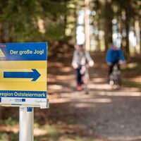 Wegweisertafel Der große Jogl, Joglland-Waldheimat in der Oststeiermark