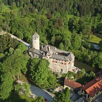 Schloss Matzen mit Park Vogelperspektive