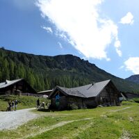 Die Oberzauchenseealm, der Endpunkt Zauchensee liegt nur noch 40 Minuten entfernt.