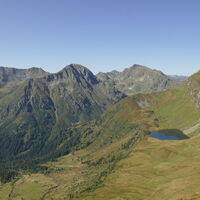 links im Vordergrund der Hintere Gigler, rechts dahinter die Hochweberspitze und darunter der Fischsee