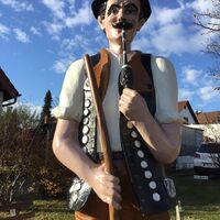 Köhlerfigur beim Hotel Ochsen Oberlengenhardt