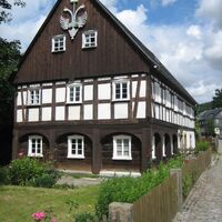 sehr ursprüngliches Umgebindehaus in Schönberg mit Schützen-Adler