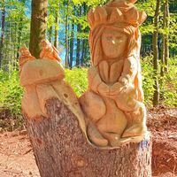 Ohrdruf Waldgeister und Feen Pfad - sitzende Waldfee mit Krone