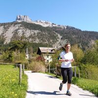 Gehweg am Ortsrand mit Loser