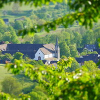 Blick auf die Klosteranlage Brenkhausen