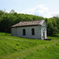 Die Kirche am Ortseingang von Stavoli