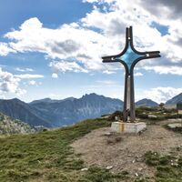 Neues Gipfelkreuz am Griesmoarkogel