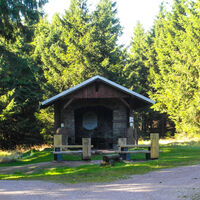 Schutzhütte am Wachsenrasen am Rennsteig