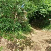 8.1 km links: Wanderweg, gerade: Weiterfahrt