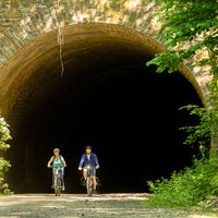Durch den Tunnel am Ahr-Radweg