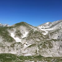 Blick in Wegrichtung nw von Höhe Ringkarwand auf den Hutkogel (li/mi) und den Ringkamp (re)