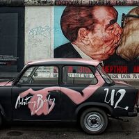 Berliner Mauer Trabi