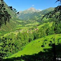 Eingebettet in sanftes Grün, liegt es da, das Mölltal.