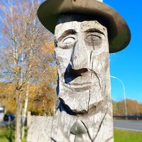 Kunst am Wegesrand - die Kantenköppe in Meschede-Wehrstapel