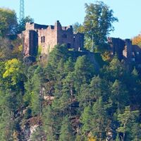 Blick zur Burgruine Hohenschramberg