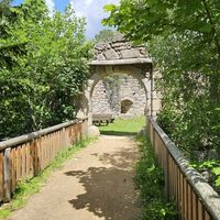 5.4 km Ehemalige Zugbrücke und Burgtor