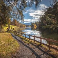 Wanderweg dem Chapfensee entlang