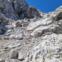 Hier beginnt der Aufstieg zum Gipfel, ab hier T4