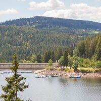 Staumauer und Bootsverleih Schluchsee