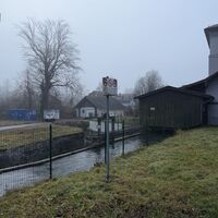 Das Warnschild sollte man beachten. Es entstehen sofort Bilder im Kopf: in die Turbine gesaugt und wie durch einen Fleischwolf gedreht.. grauenvoll!