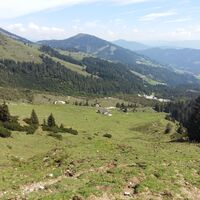 Blick vom Höhenweg hinunter zur Stegmoosalm
