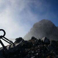 Gipfelsymbol am kleinen Feistringstein