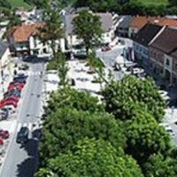 Blick auf den Marktplatz in Passail. 