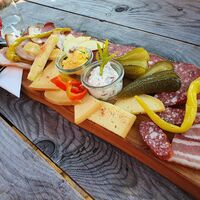 Jause auf der Windraucheggalm