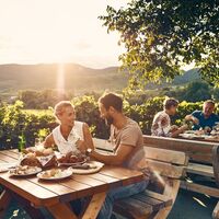Regionale Schmankerl beim Heurigen in der Wachau genießen