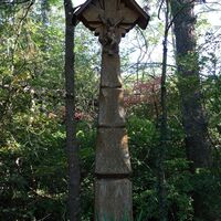 Kreuz kurz vor dem Stift (noch im Wald)