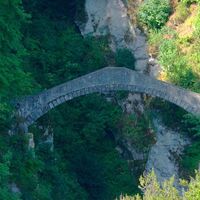 Blick von der Meinradskapelle auf die Teufelsbrücke