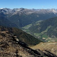 Blick vom östlichsten Punkt des Piz Chavalatsch ins Val Müstair