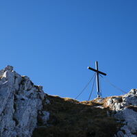 Geschafft - Gipfelkreuz am großen Feistringstein