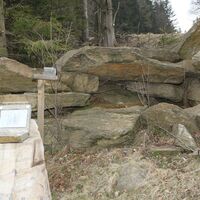 Steinbuch beim Rastplatz