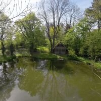 Teich mit Sommerhäusl