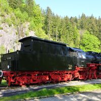 historische Dampflok 50 245 beim Bahnhof Triberg