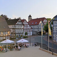 Rathausvorplatz Gastro Fachwerkkulisse