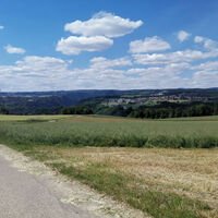 Abstieg von der Alpenblickhütte nach Aichen mit Blick auf Berau