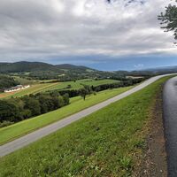 Hinunter nach Salberg, Naturpark Pöllauer Tal in der Oststeiermark