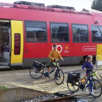 Oenovelo_Saint_Chinian_am_Midi_Kanal_Bahnhof_Magalas_-_Murielle_Sanz_3