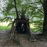 'Unterstand' am Weg