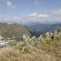 Blick zum gegenüber liegenden Kreuzkogel