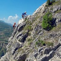 Kletterer auf dem Klettersteig in Nax