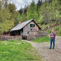 Wir wandern bei der Hirnalm vorbei
