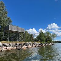 Der Vogelturm Kanavaniemi am Ufer des Vesijärvi, Asikkala