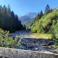 Blick über Stockerbach zum Roten Stein