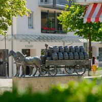8 - Skulpturen am Bräuhausplatz