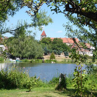 Blick über die Fulda auf das Kloster Breitenau