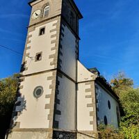 Kirche St. Georg und Marien an der Burgruine Rauenstein